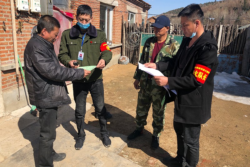 到居民家中宣传防火知识2.jpg 到居民家中宣传防火知识2.jpg